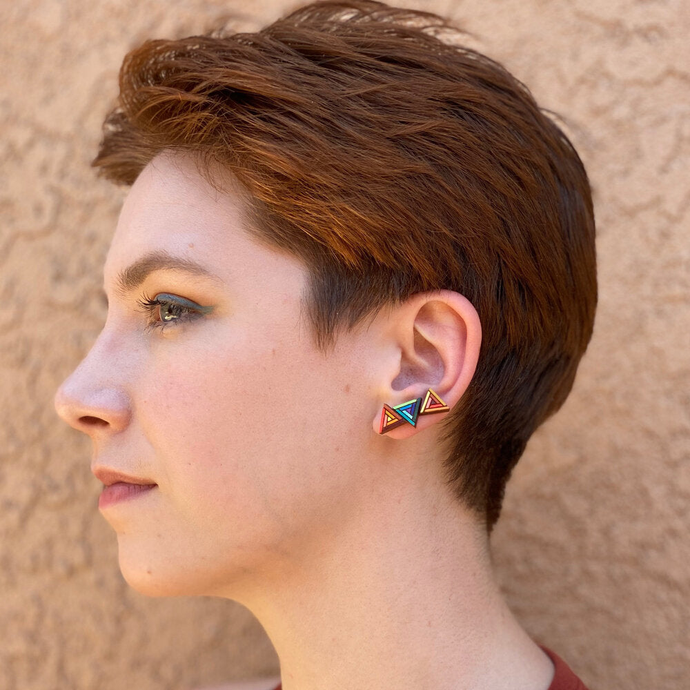 Twisting Triangle Studs